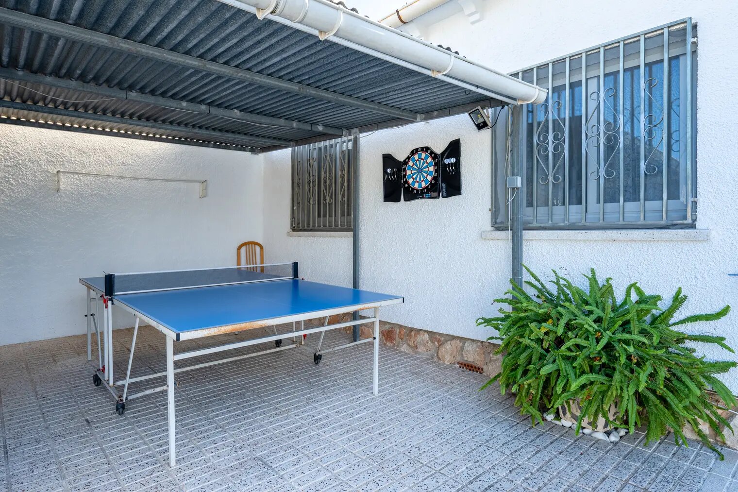 La table de ping-pong à l’abri